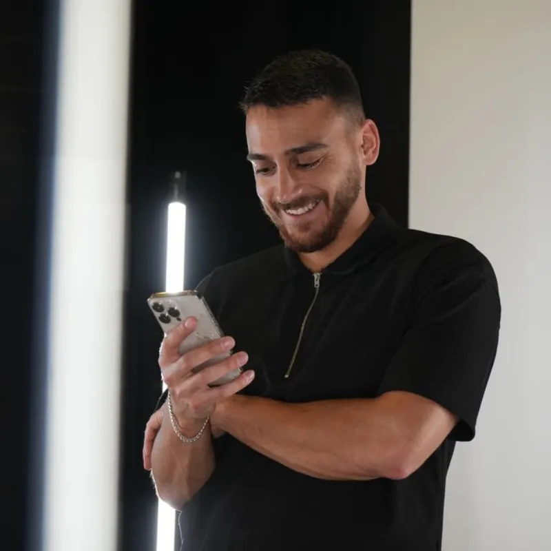 Akke presenterar Fotobåshuset